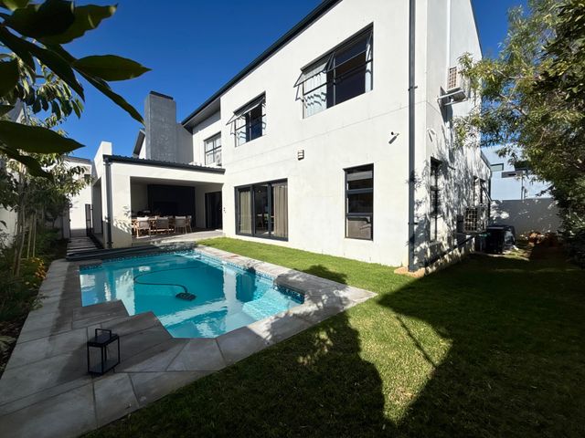 To Let 4 Bedroom Property for Rent in Sandown Western Cape